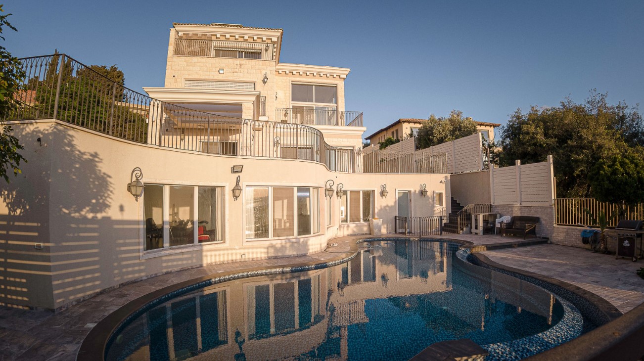 The Cliff Estate