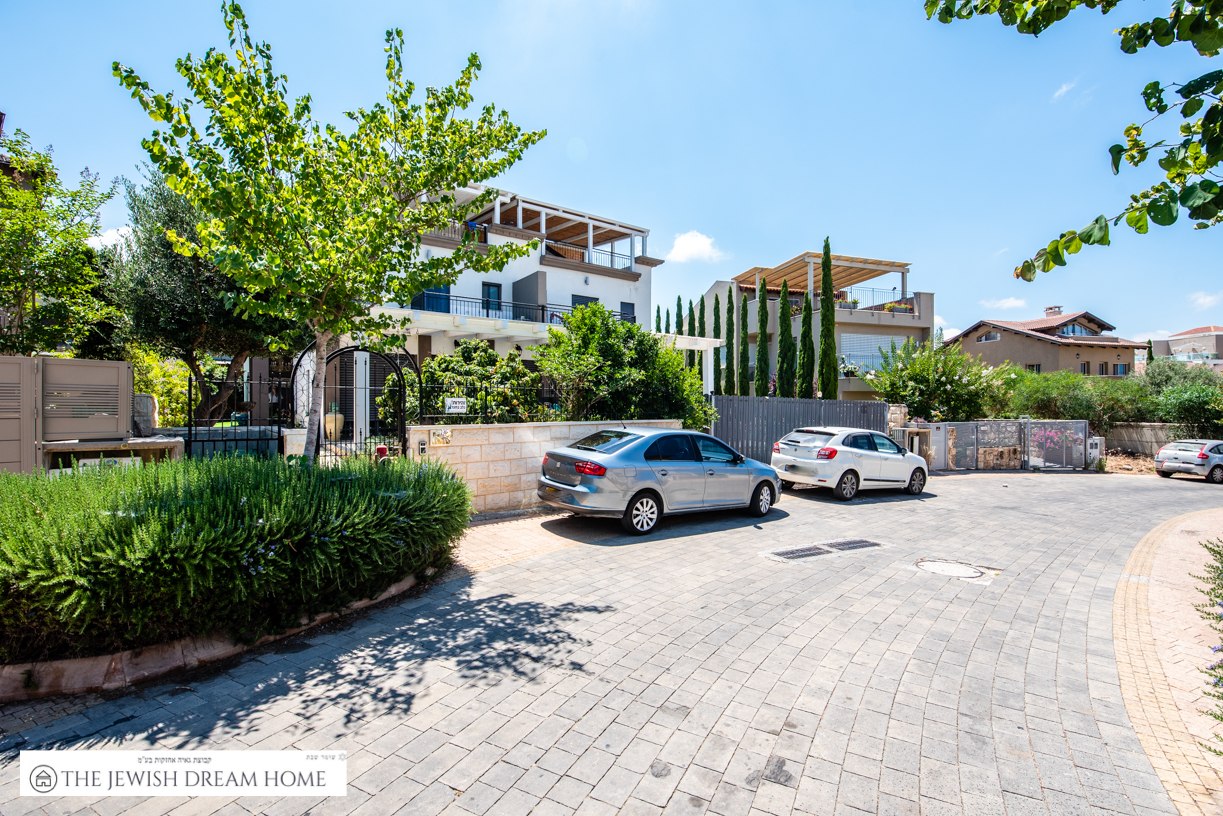 The Shmura House
